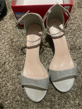 De Blossom Silver Ankle-Strap Women’s Heels